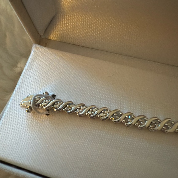Sterling Silver Tennis Bracelet with 1 carat TW of diamonds - Picture 2 of 4